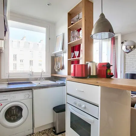 Luxurious Republique Pierre Leve Free Netflix Apartment