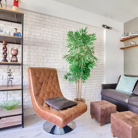 Luxurious Republique Pierre Leve Free Netflix Apartment