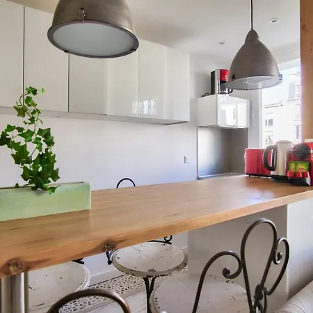 Luxurious Republique Pierre Leve Free Netflix Paříž