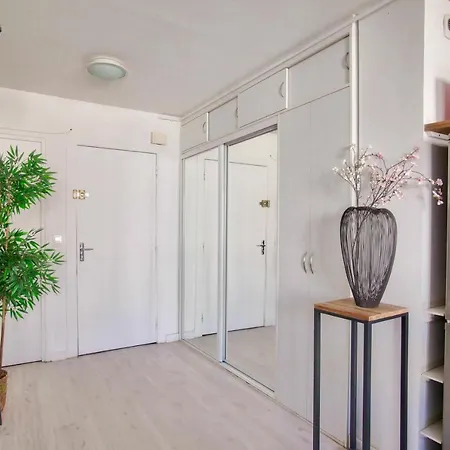 Luxurious Republique Pierre Leve Free Netflix Paříž